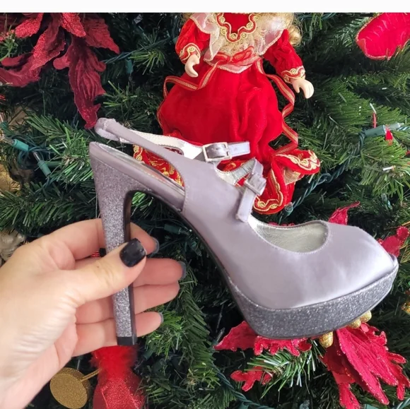 Nina Silver Metallic Satin Sandals Heels Sz 6.5 - Picture 10 of 15